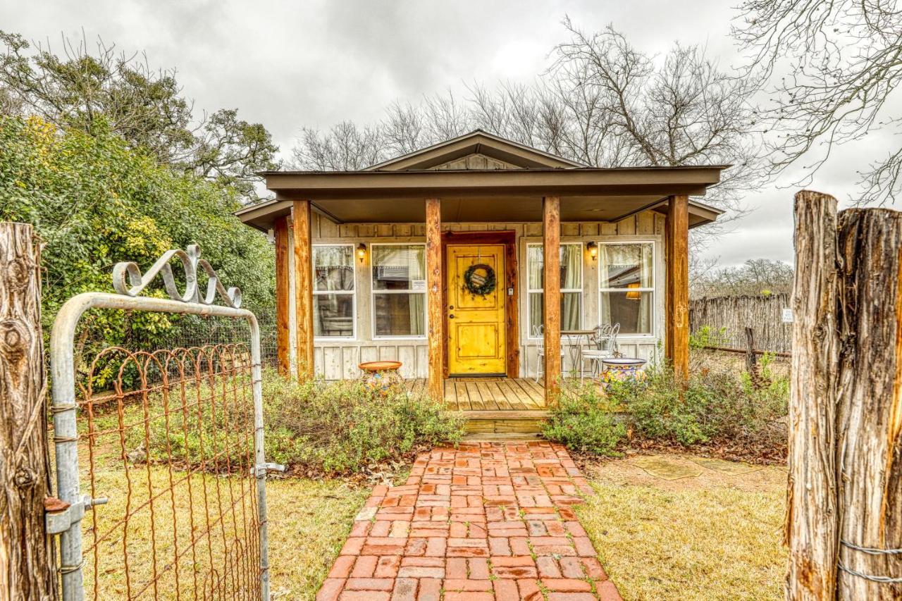 The Studio @ Durst Haus Hotel Fredericksburg Exterior photo